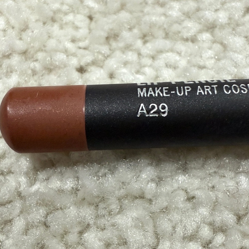 MAC Subculture Lip Pencil A29 - Picture 7 of 11